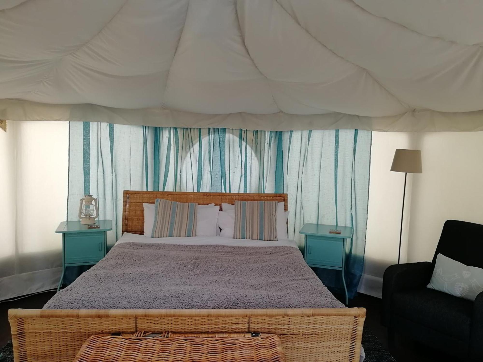 Wigginton  The Little Hide - Adult Only Camping Pods מראה חיצוני תמונה