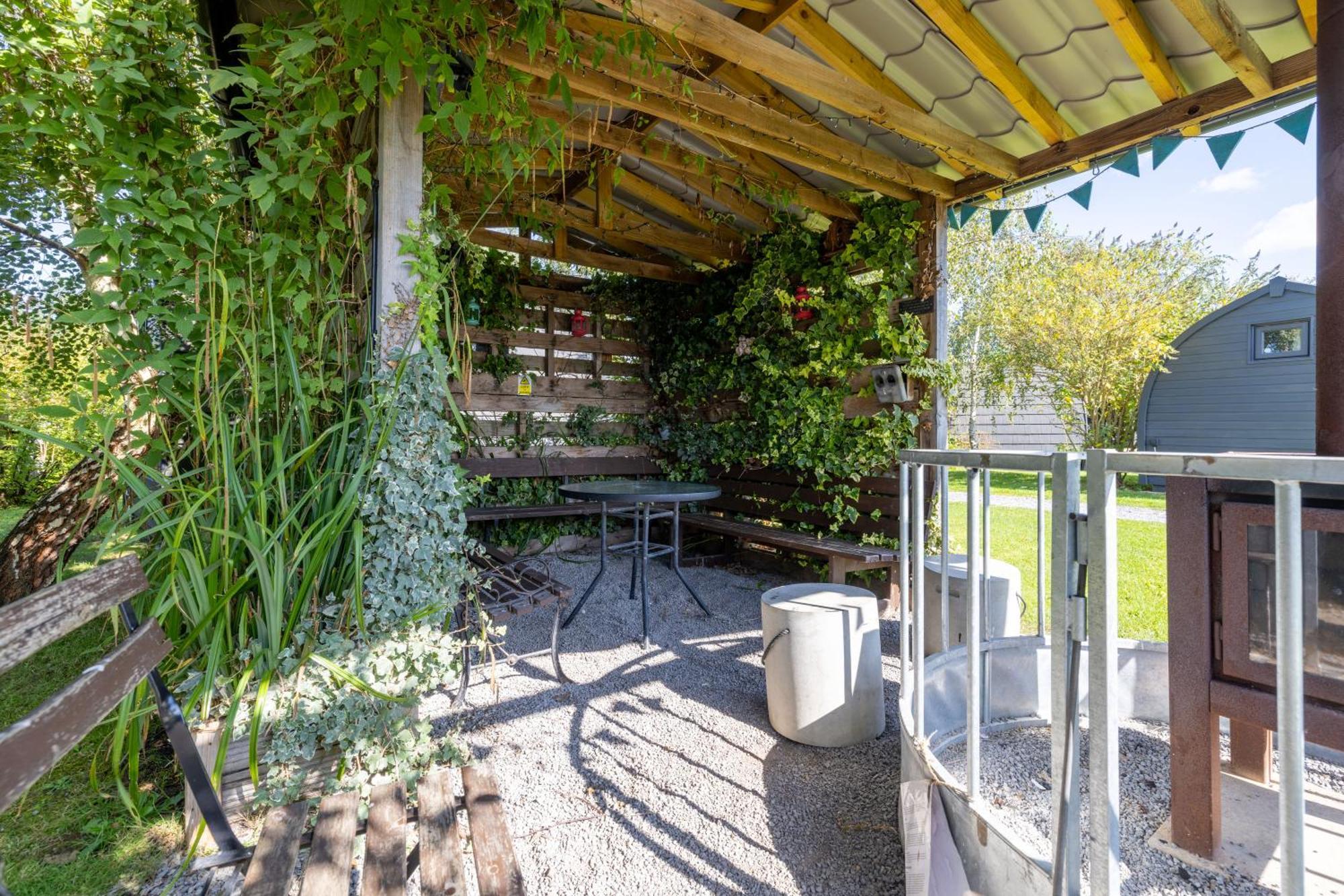 Wigginton  The Little Hide - Adult Only Camping Pods מראה חיצוני תמונה
