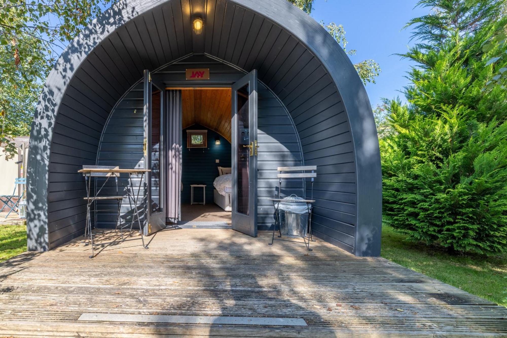Wigginton  The Little Hide - Adult Only Camping Pods מראה חיצוני תמונה