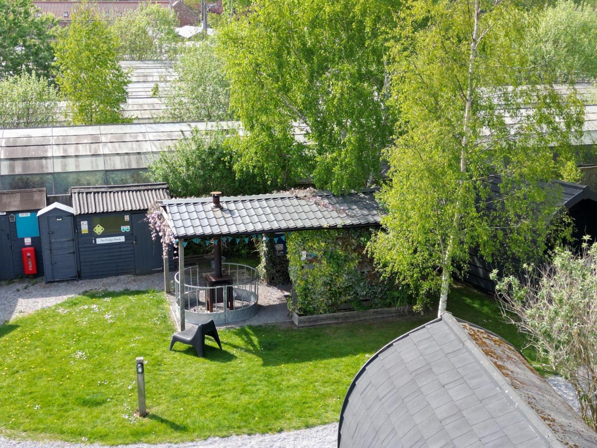 Wigginton  The Little Hide - Adult Only Camping Pods מראה חיצוני תמונה