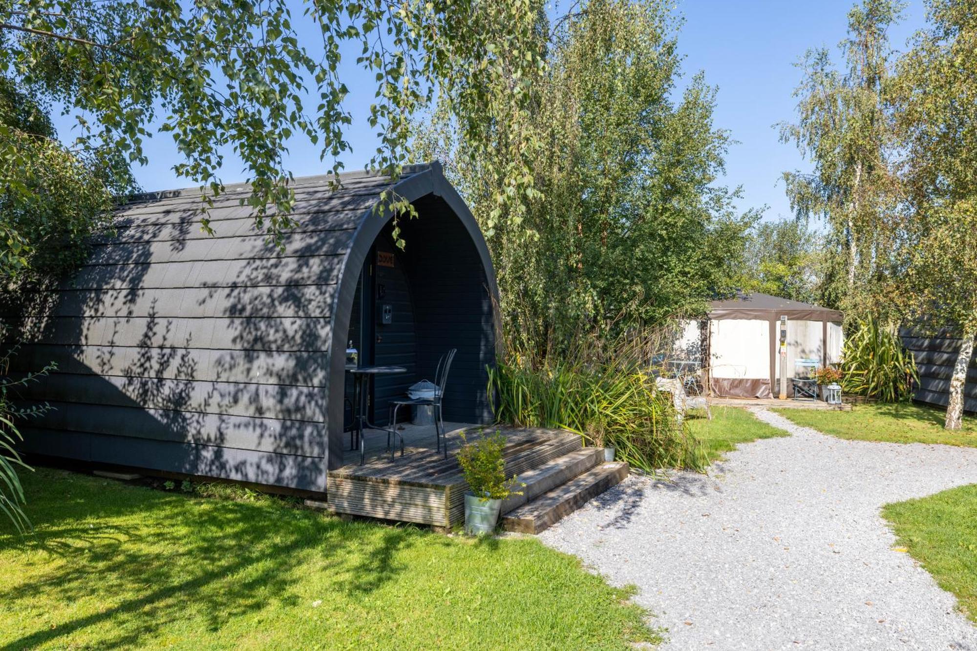 Wigginton  The Little Hide - Adult Only Camping Pods מראה חיצוני תמונה