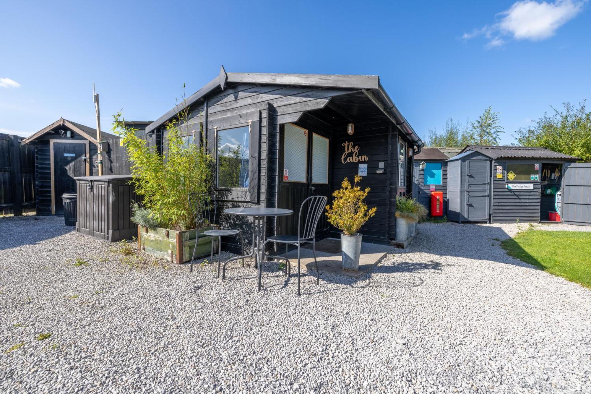 Wigginton  The Little Hide - Adult Only Camping Pods מראה חיצוני תמונה