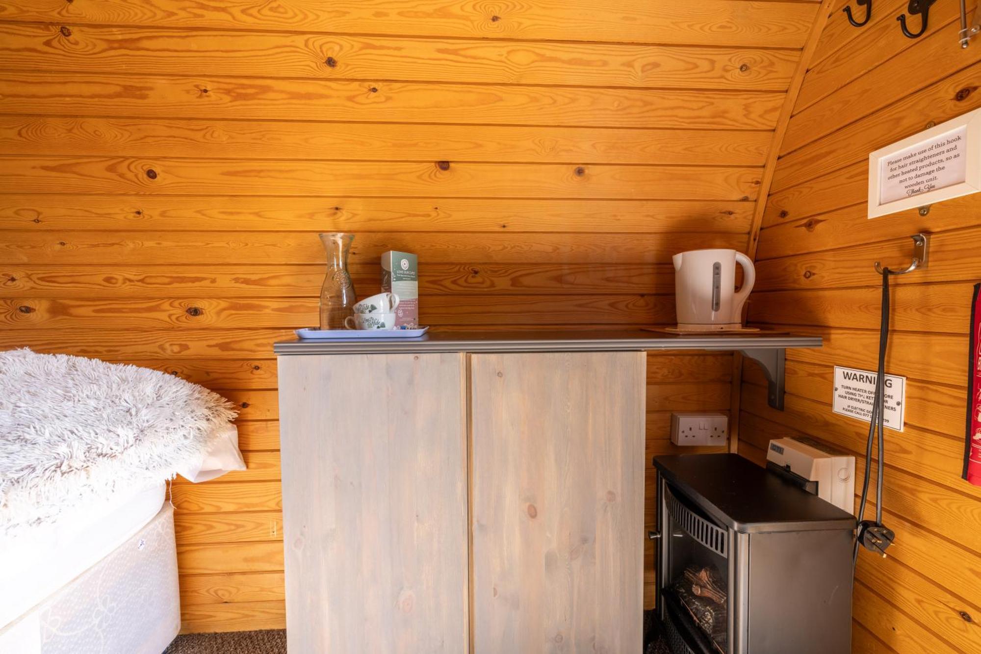 Wigginton  The Little Hide - Adult Only Camping Pods מראה חיצוני תמונה