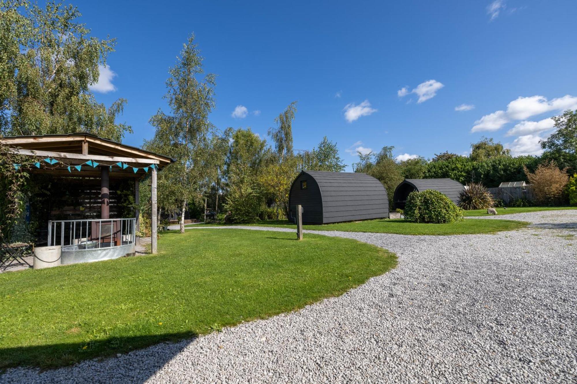 Wigginton  The Little Hide - Adult Only Camping Pods מראה חיצוני תמונה