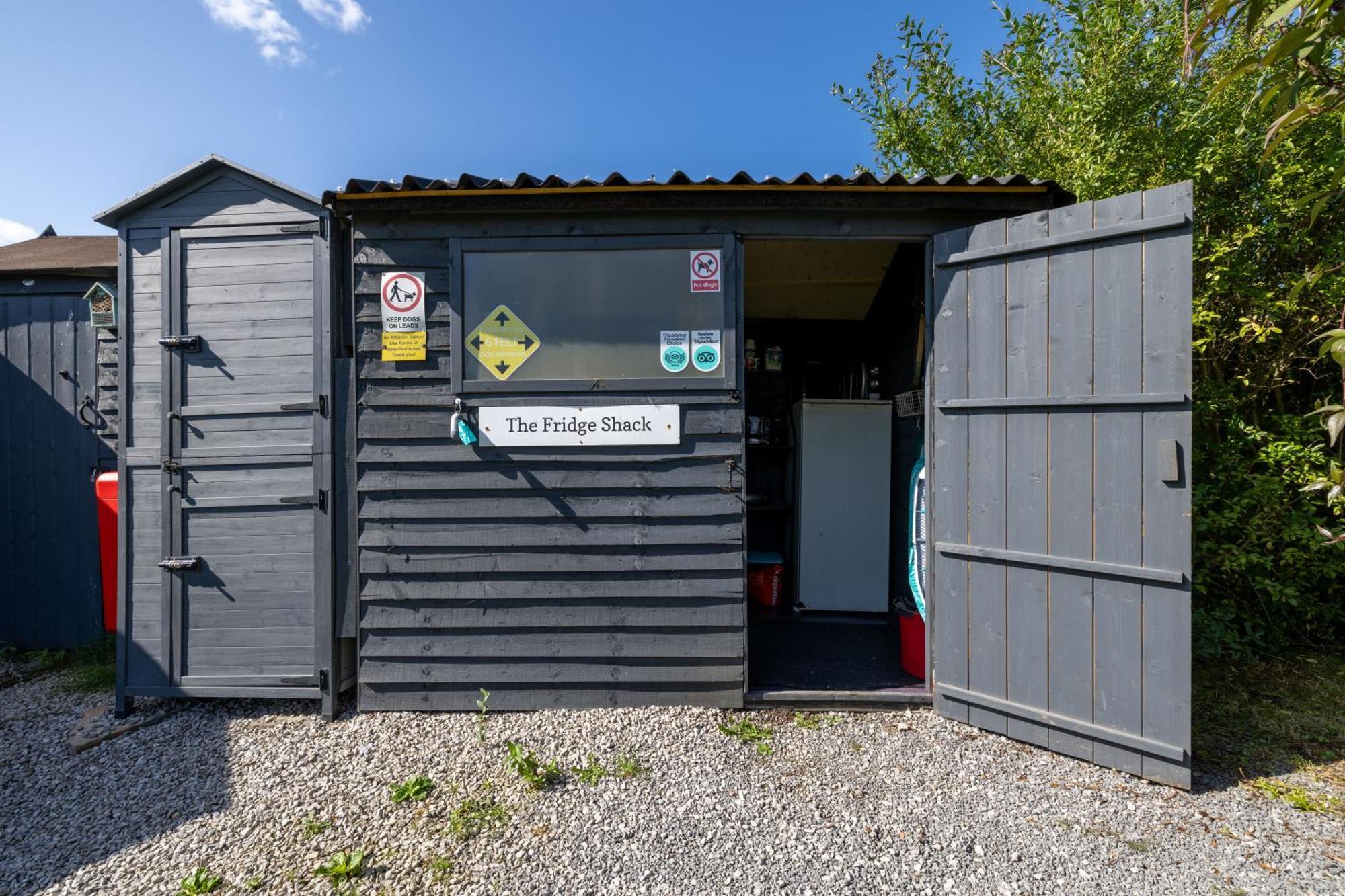 Wigginton  The Little Hide - Adult Only Camping Pods מראה חיצוני תמונה