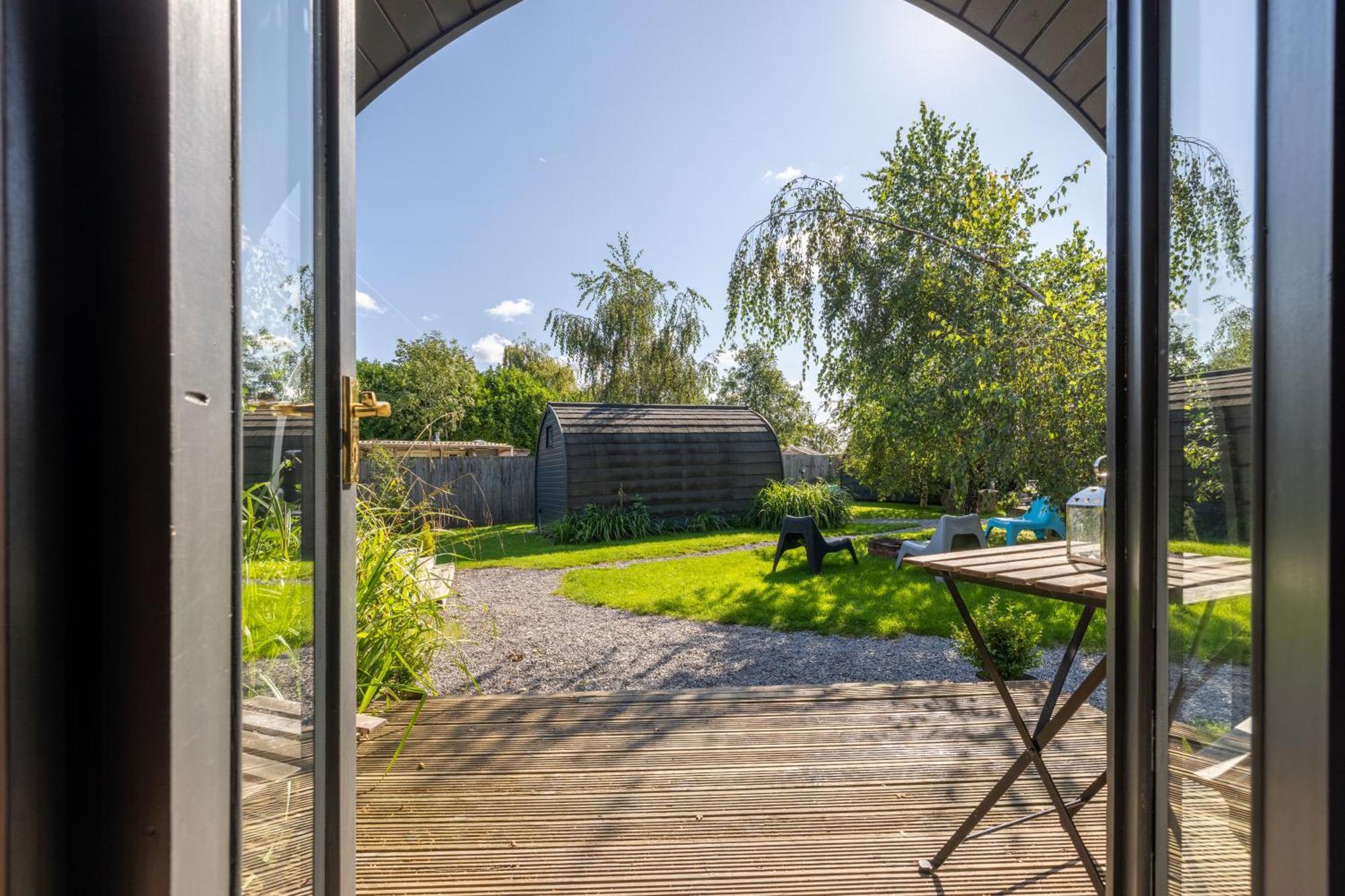 Wigginton  The Little Hide - Adult Only Camping Pods מראה חיצוני תמונה
