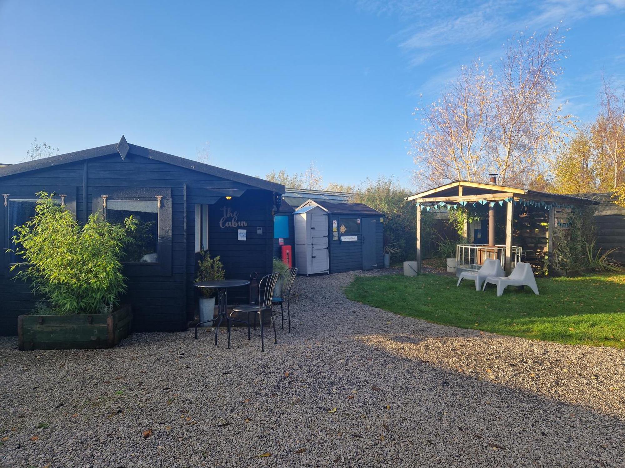 Wigginton  The Little Hide - Adult Only Camping Pods מראה חיצוני תמונה