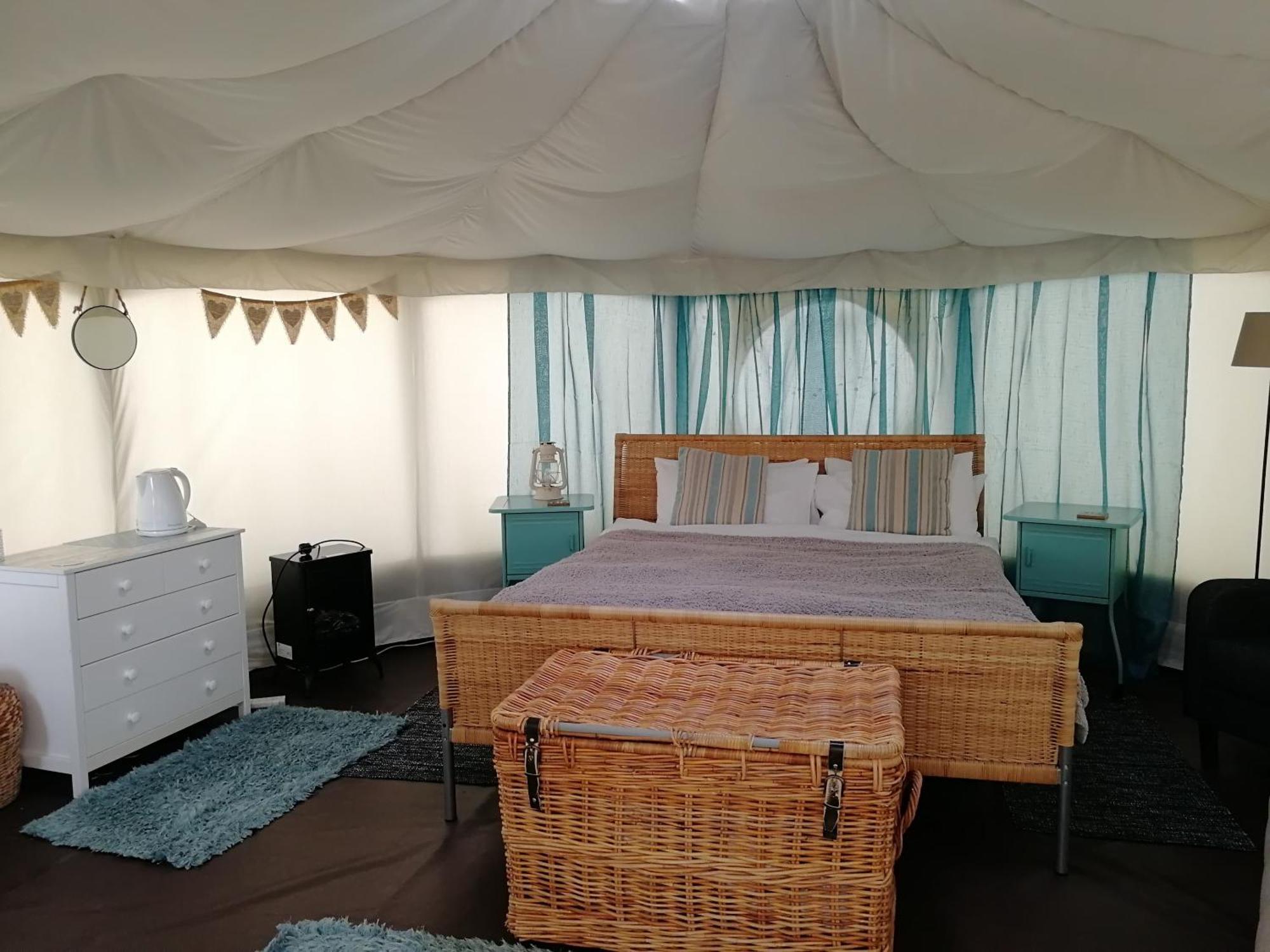 Wigginton  The Little Hide - Adult Only Camping Pods מראה חיצוני תמונה