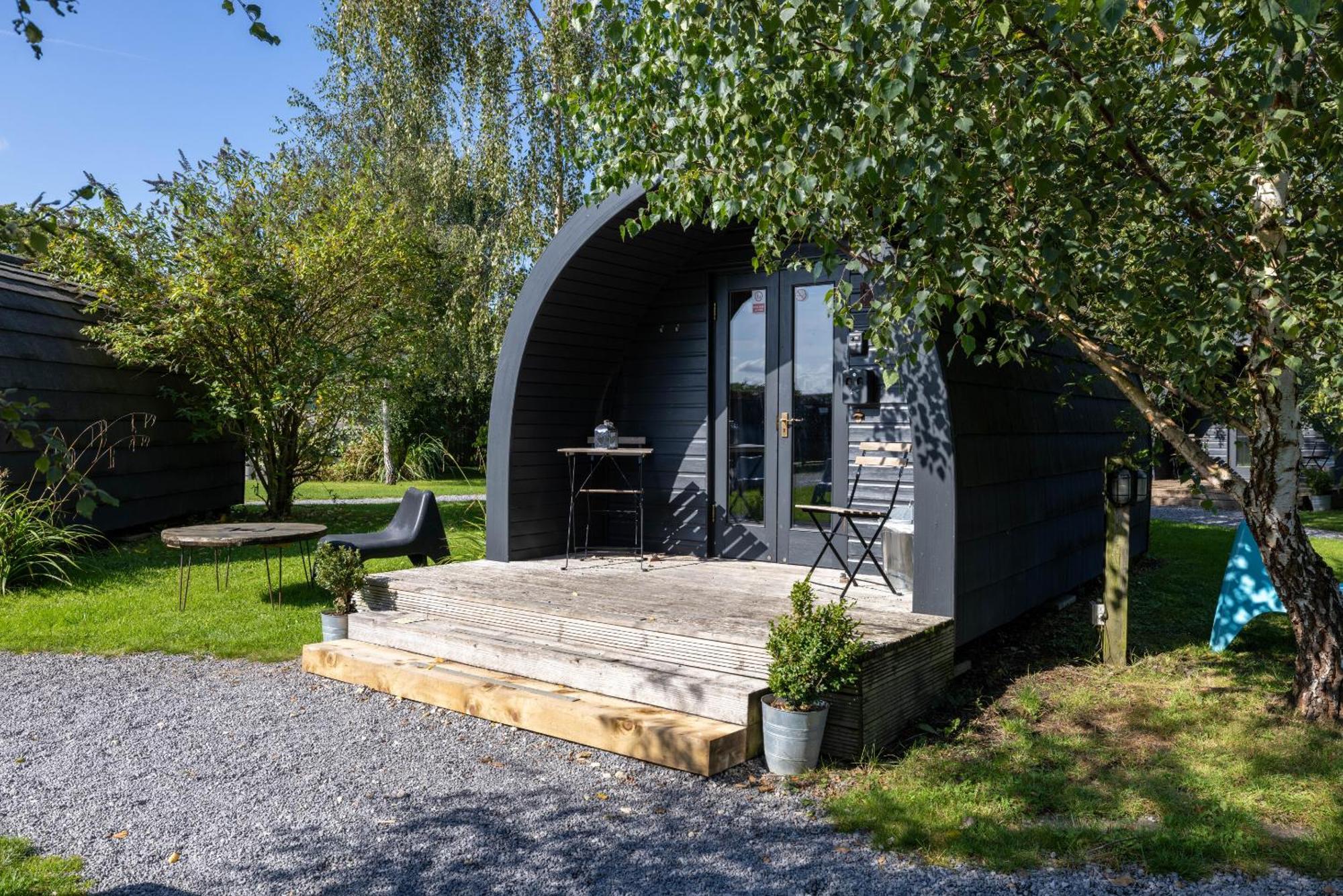 Wigginton  The Little Hide - Adult Only Camping Pods מראה חיצוני תמונה