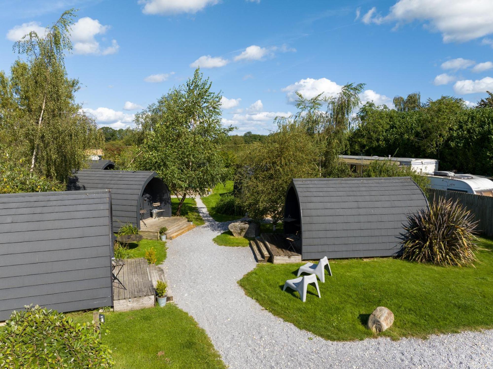 Wigginton  The Little Hide - Adult Only Camping Pods מראה חיצוני תמונה
