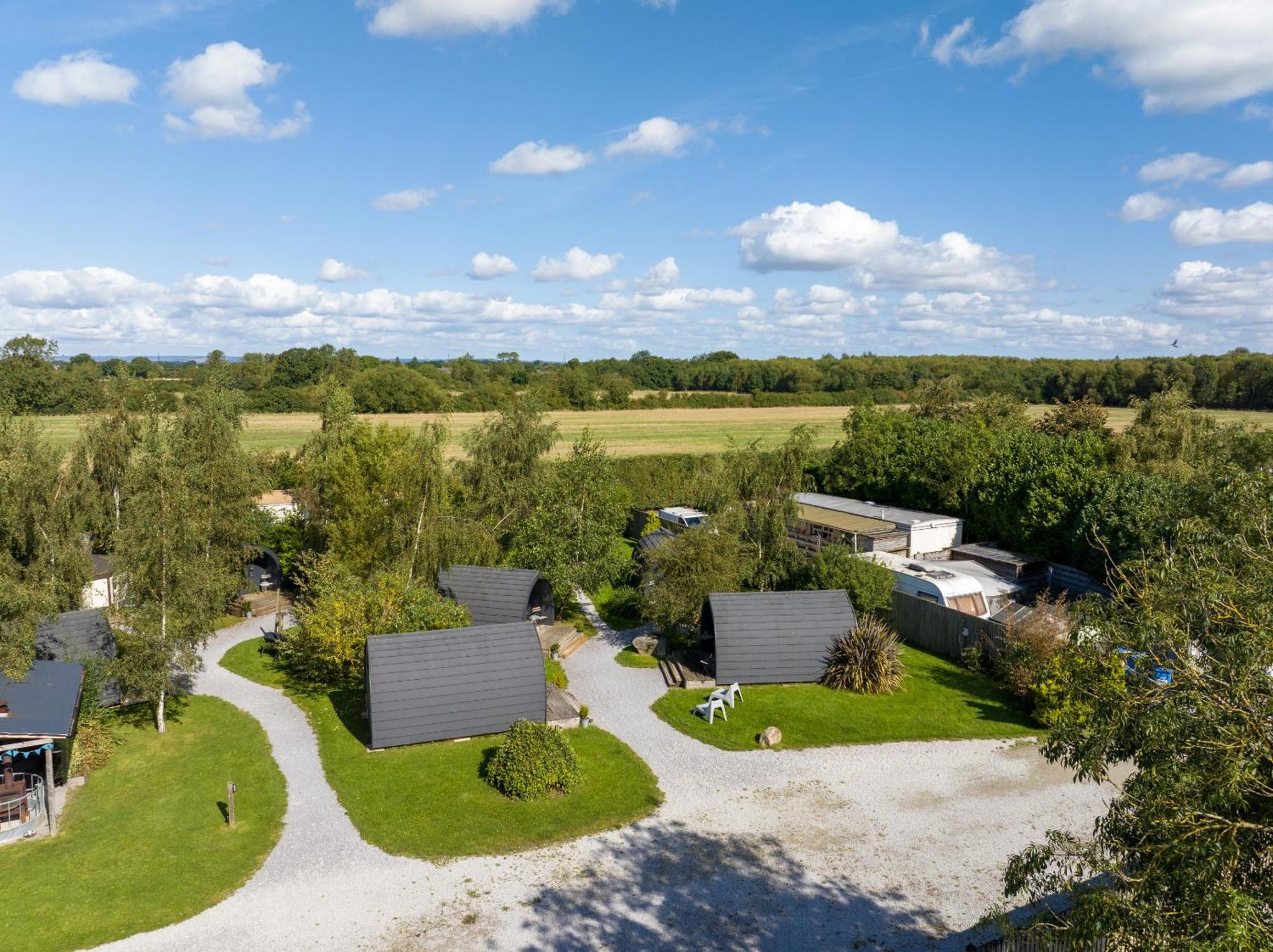 Wigginton  The Little Hide - Adult Only Camping Pods מראה חיצוני תמונה