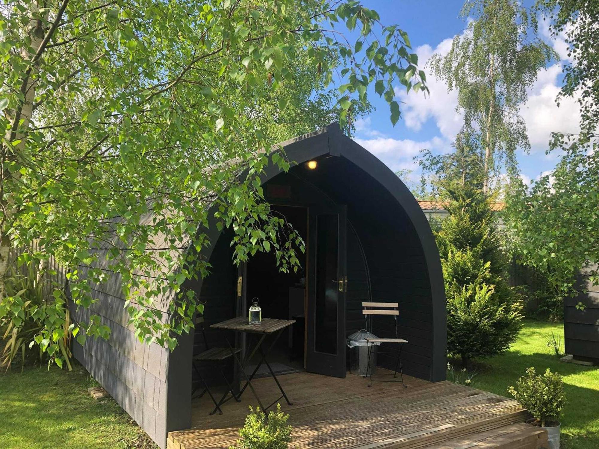 Wigginton  The Little Hide - Adult Only Camping Pods מראה חיצוני תמונה